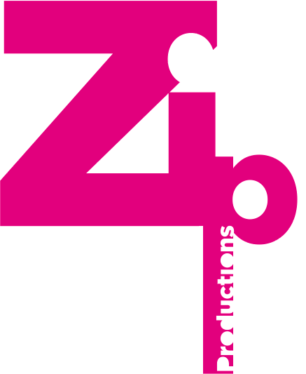 Logo ZIP Productions: een stylistische, fuchsia roze ZIP tekst, met een groto hoofdletter Z, en in de staart van de p, staat Productions verticaal uitgesneden.